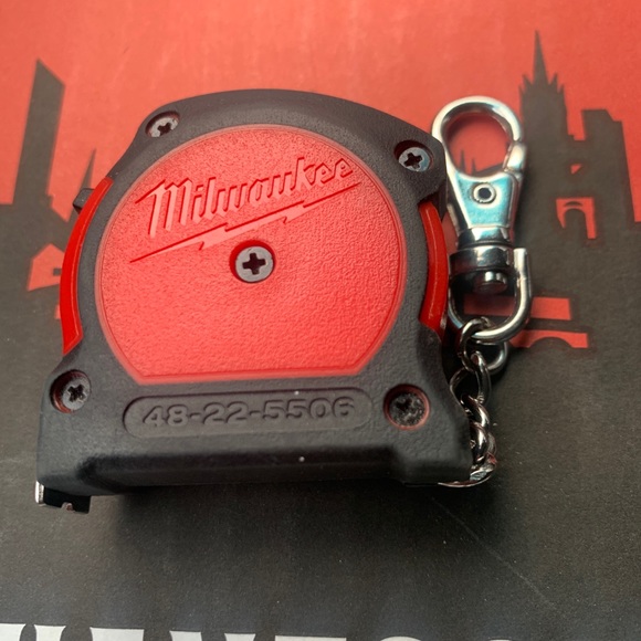 Milwaukee Tools 6ft Keychain Measuring Tape - Picture 4 of 7